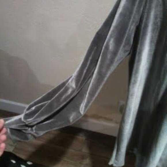 NWOT Sew Modest Silver Velvet Button Up High Low - Picture 2 of 3